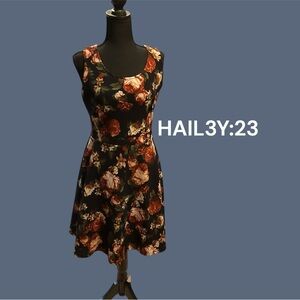 NAVY WITH FLORAL PATTERN WOMENS SIZE SMALL SLEEVELESS DRESS GENTLY WORN